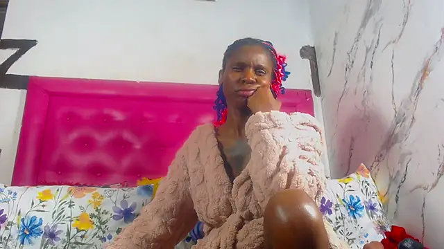 Snapshot of LoloQueen5 chatting on July 2, 4:02 pm LoloQueen5 online show from July 2, 4:02 pm