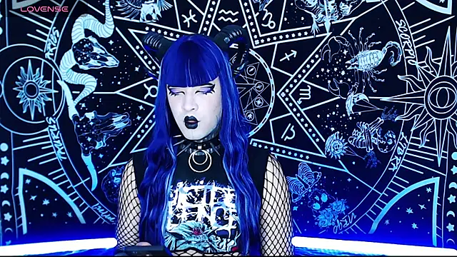 Snapshot of naomi_satan chatting on February 14, 7:25 pm naomi satan online show from February 14, 7:25 pm