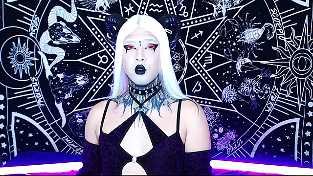 naomi satan online show from April 17, 10:01 pm