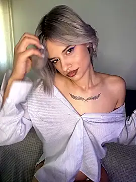 AishaKali online show from January 9, 10:00 am