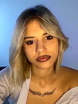 Snapshot of AishaKali chatting on October 10, 6:03 am AishaKali online show from October 10, 6:03 am