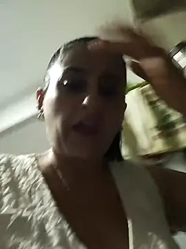 Snapshot of Titiss8921 chatting on December 14, 2:40 am Titiss8921 online show from December 14, 2:40 am