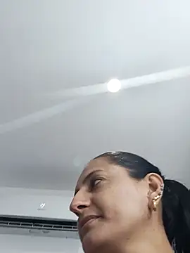 Snapshot of Titiss8921 chatting on November 13, 12:14 am Titiss8921 online show from November 13, 12:14 am