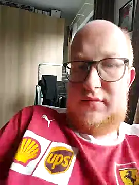 Snapshot of geilerd122 chatting on October 4, 2:51 pm geilerd122 online show from October 4, 2:51 pm