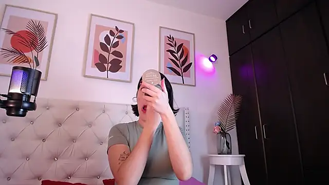 Snapshot of barbyehot chatting on November 23, 6:29 pm barbyehot online show from November 23, 6:29 pm