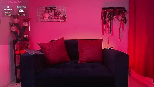 Daphne Clarke online show from November 18, 10:40 am