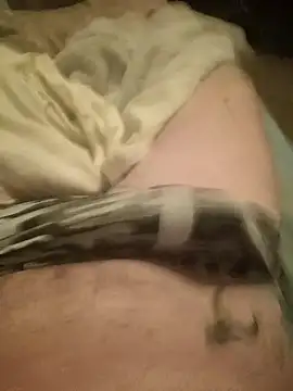 Snapshot of Empi19cm chatting on November 30, 5:41 am Empi19cm online show from November 30, 5:41 am