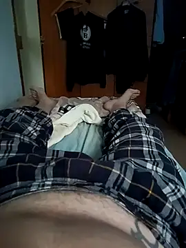 Snapshot of Empi19cm chatting on November 9, 6:39 am Empi19cm online show from November 9, 6:39 am