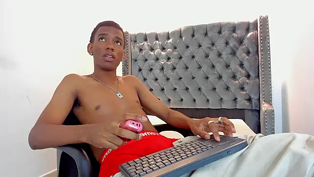 nero reyd online show from November 11, 7:30 pm