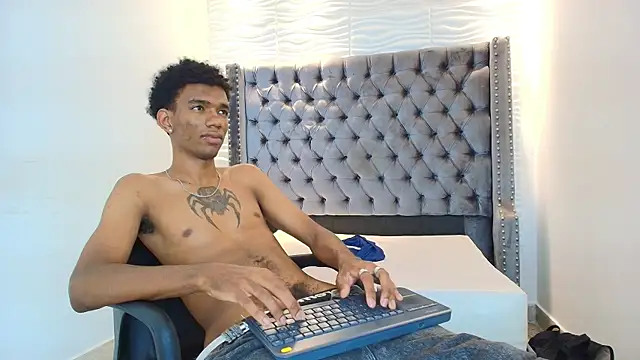 nero reyd online show from July 8, 8:20 pm
