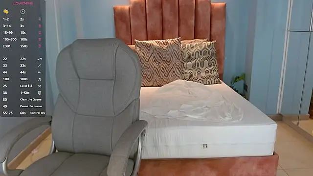 Milaa Star  online show from February 28, 3:28 am