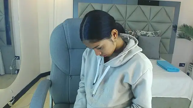 Snapshot of Milaa_Star_ chatting on November 22, 4:11 am Milaa Star online show from November 22, 4:11 am