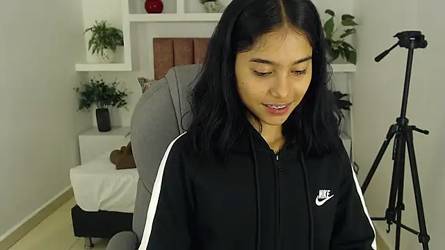 Milaa Star  online show from February 7, 4:09 am