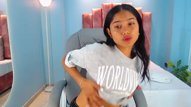 Snapshot of Milaa_Star_ chatting on November 12, 3:54 am Milaa Star online show from November 12, 3:54 am