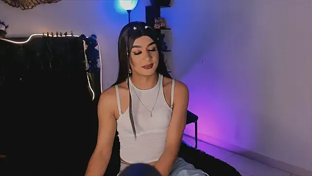 MadissonAbondax  online show from March 19, 8:20 pm