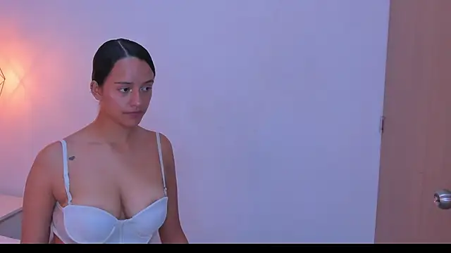 Salome Smitth 1 online show from April 16, 9:39 pm