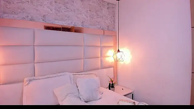 Salome Smitth 1 online show from March 14, 8:04 pm