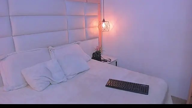 Salome Smitth 1 online show from April 12, 10:02 pm