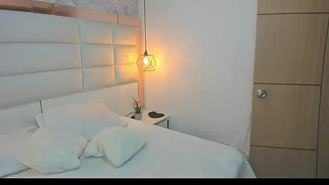 Salome Smitth 1 online show from March 16, 9:39 pm