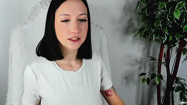 Snapshot of EileenMoores chatting on September 18, 5:43 am EileenMoores online show from September 18, 5:43 am