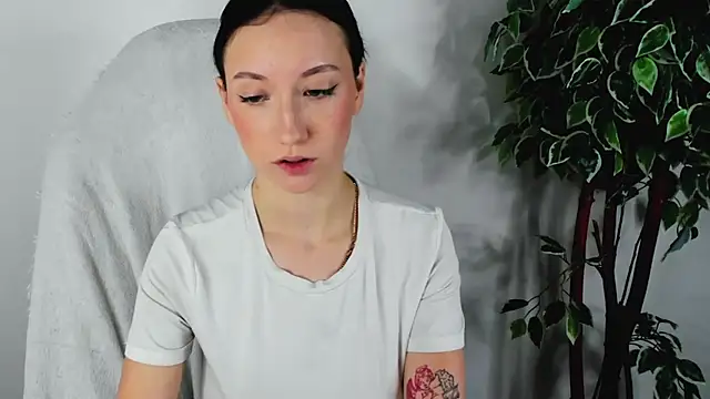 Snapshot of EileenMoores chatting on September 11, 11:43 am EileenMoores online show from September 11, 11:43 am