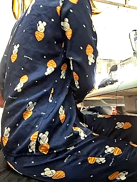 Snapshot of irina_hana chatting on November 23, 1:37 am irina hana online show from November 23, 1:37 am