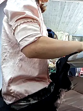 Snapshot of irina_hana chatting on November 9, 2:04 am irina hana online show from November 9, 2:04 am