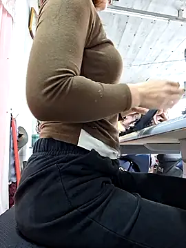 Snapshot of irina_hana chatting on December 15, 7:03 am irina hana online show from December 15, 7:03 am