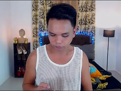 Snapshot of XExtraServiceManX chatting on September 23, 12:56 pm XExtraServiceManX online show from September 23, 12:56 pm