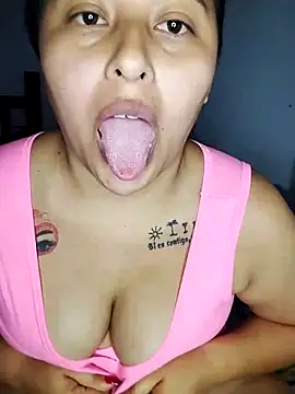 Snapshot of yelezia chatting on October 3, 5:53 am yelezia online show from October 3, 5:53 am