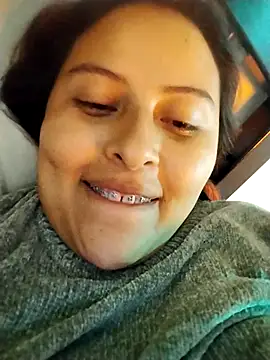 Snapshot of yelezia chatting on October 4, 9:27 pm yelezia online show from October 4, 9:27 pm