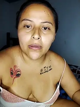 Snapshot of yelezia chatting on October 8, 4:25 am yelezia online show from October 8, 4:25 am