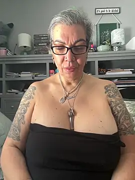 dieseldame1313 online show from May 7, 3:48 pm