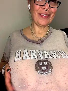 Snapshot of dieseldame1313 chatting on November 13, 5:44 am dieseldame1313 online show from November 13, 5:44 am