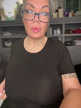 dieseldame1313 online show from February 5, 3:13 am