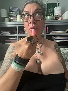 dieseldame1313 online show from July 14, 8:15 pm