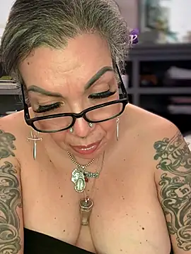 dieseldame1313 online show from March 28, 2:56 am