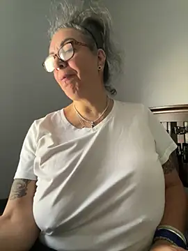 Snapshot of dieseldame1313 chatting on November 11, 1:06 pm dieseldame1313 online show from November 11, 1:06 pm