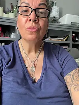 dieseldame1313 online show from June 19, 7:30 pm