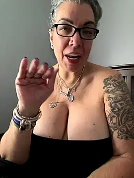 dieseldame1313 online show from December 16, 1:37 pm