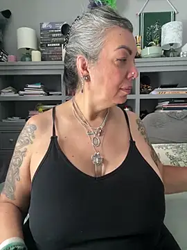 dieseldame1313 online show from June 10, 3:02 pm