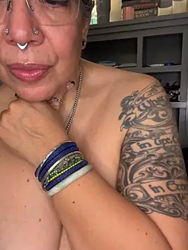 dieseldame1313 online show from February 24, 7:53 am