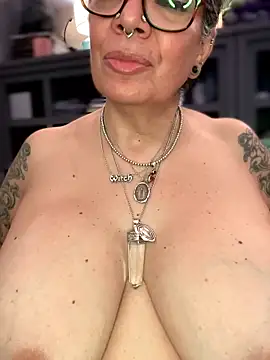 dieseldame1313 online show from March 24, 5:51 am