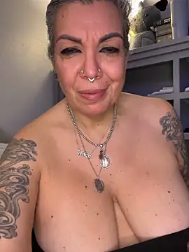 dieseldame1313 online show from February 12, 6:02 am