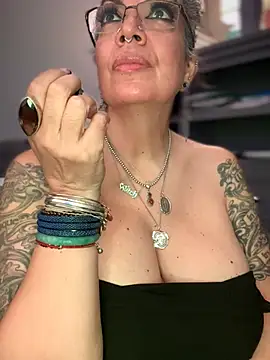 dieseldame1313 online show from February 26, 1:49 am