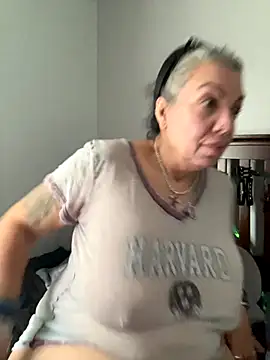 Snapshot of dieseldame1313 chatting on October 5, 9:49 pm dieseldame1313 online show from October 5, 9:49 pm