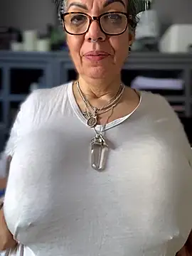 dieseldame1313 online show from March 18, 4:19 pm