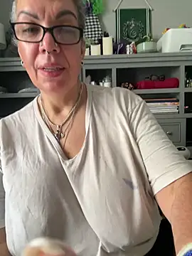 dieseldame1313 online show from February 6, 4:14 pm