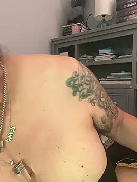 dieseldame1313 online show from April 13, 2:26 am