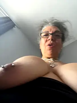 Snapshot of dieseldame1313 chatting on October 23, 3:43 pm dieseldame1313 online show from October 23, 3:43 pm